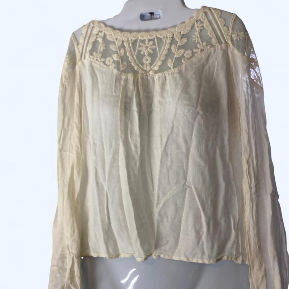 Cream lace top with long sleeves and boho flair #boho #lacetop Jolt 2